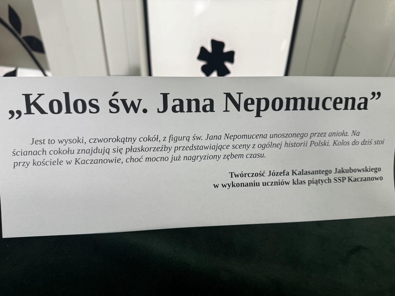 Kolos św. Jana Nepomucena w wykonaniu uczniów klasy piątej